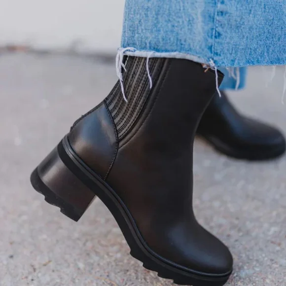 dolce Vita rain boots - Picture 1 of 3